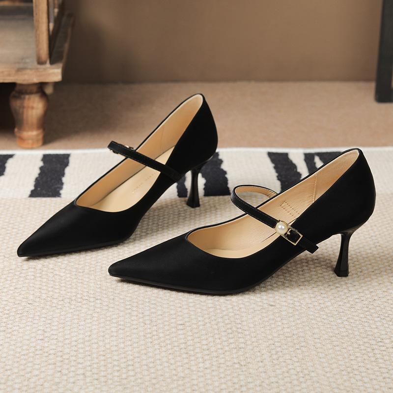 Temperament commuting one-word buckle high heels women s pointed toe stiletto wedding shoes bridesmaids banquet shoes red. CM 34 чёрный
Temperament commuting one-word buckle high heels women s pointed toe stiletto wedding shoes bridesmaids banquet shoes red. CM 34 чёрный