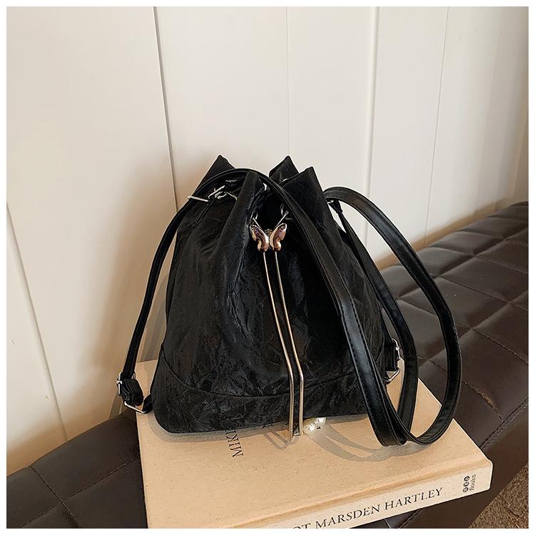 Корейская версия модной сумки-рюкзака, женская новая летняя сумка через плечо, универсальная сумка-ведро в иностранном стиле с высоким чувством меры чёрный