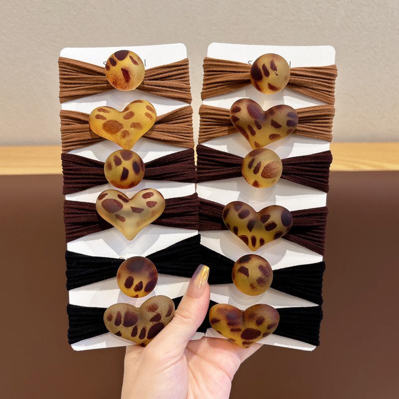 2Pcs Children Fashion Leopard Heart Round Hair Bands for Women Vintage Ponytail Hair Toe Rope Elastic Hair Accessories Size fits all
2Pcs Children Fashion Leopard Heart Round Hair Bands for Women Vintage Ponytail Hair Toe Rope Elastic Hair Accessories Size fits all
