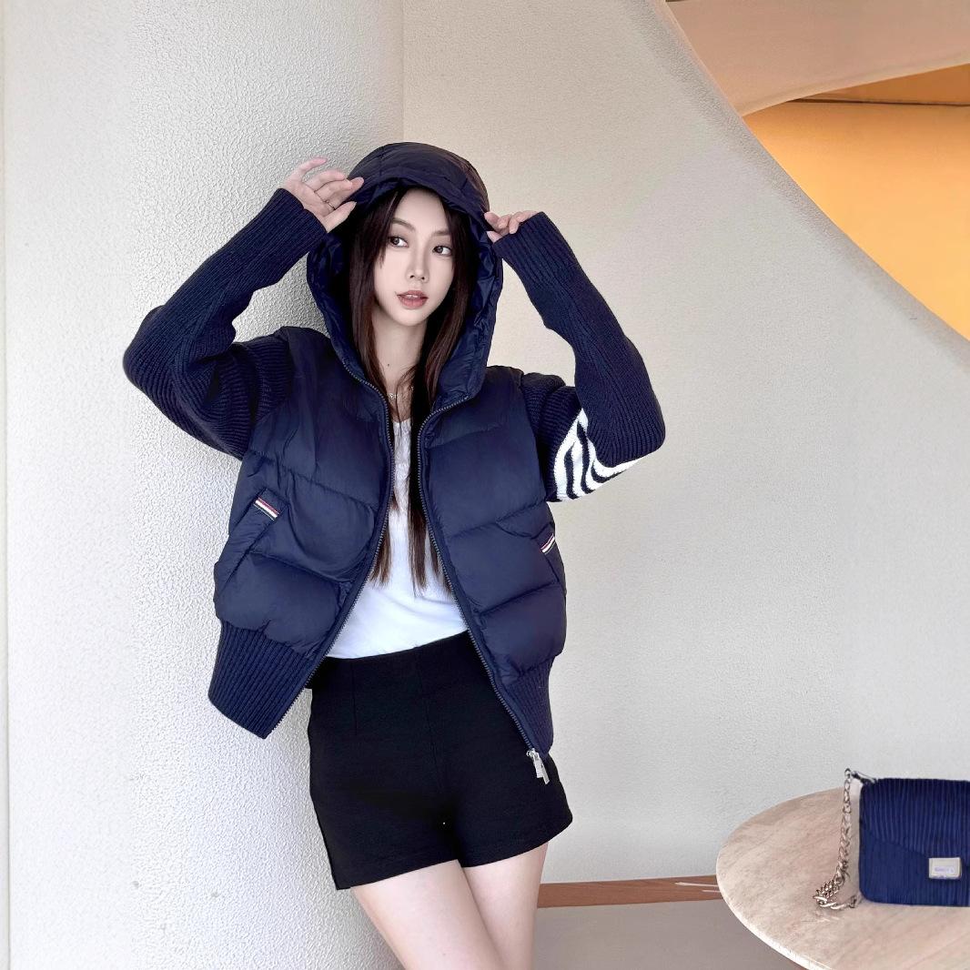 Hooded down jacket women s 2024 winter new Korean version knitted sleeves splicing college style small white duck down jacket S
Hooded down jacket women s 2024 winter new Korean version knitted sleeves splicing college style small white duck down jacket S