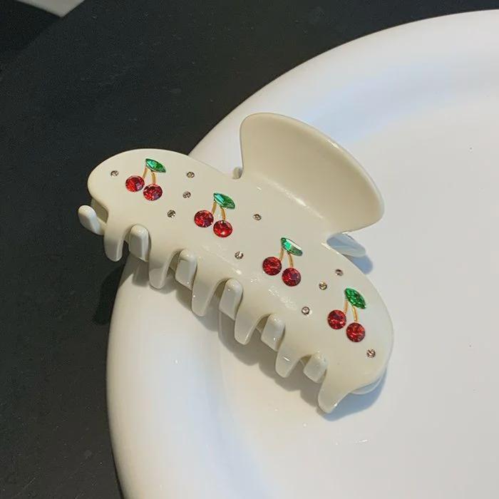 Заколка для волос Pastoral Cherry Pie со стразами молочно-белого цвета - элегантный аксессуар для волос из ацетата
Заколка для волос Pastoral Cherry Pie со стразами молочно-белого цвета - элегантный аксессуар для волос из ацетата