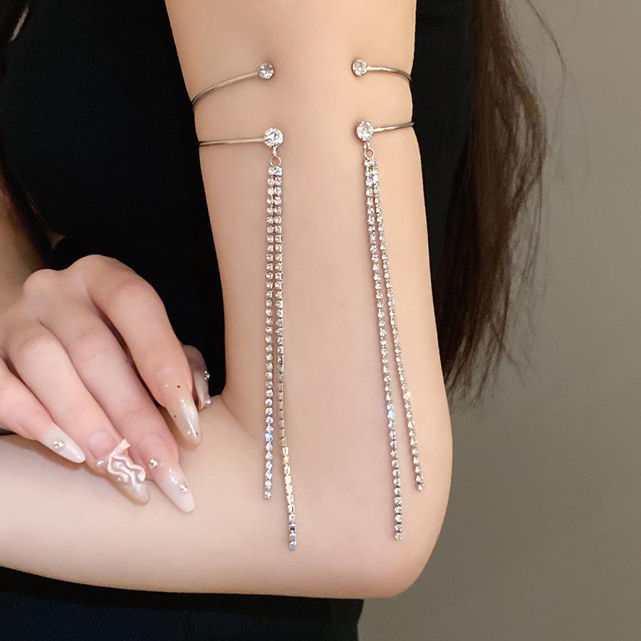 Fashion Shiny Rhinestone Bangle Women Double Layer Long Tassel Open Bracelet Arm Rings Elegant Banquet Jewelry Accessories Gifts
Fashion Shiny Rhinestone Bangle Women Double Layer Long Tassel Open Bracelet Arm Rings Elegant Banquet Jewelry Accessories Gifts