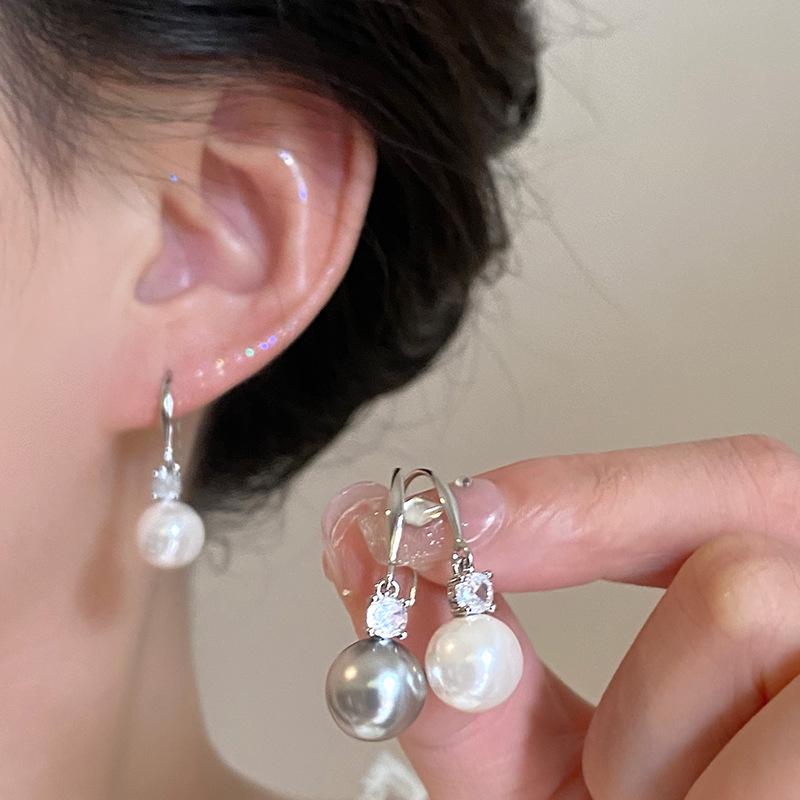 Women s Unique High-End Zircon Pearl Stud Earrings, Light Luxury Dangles, Ear Clips & Cuffs.
Women s Unique High-End Zircon Pearl Stud Earrings, Light Luxury Dangles, Ear Clips & Cuffs.