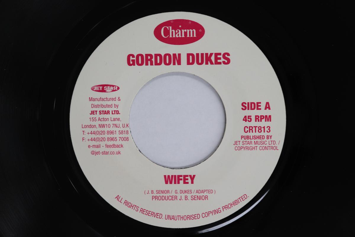7inch Record GORDON DUKES Wifey Version CRT813 CHARM UK Reggae Ska Dub Used
7inch Record GORDON DUKES Wifey Version CRT813 CHARM UK Reggae Ska Dub Used