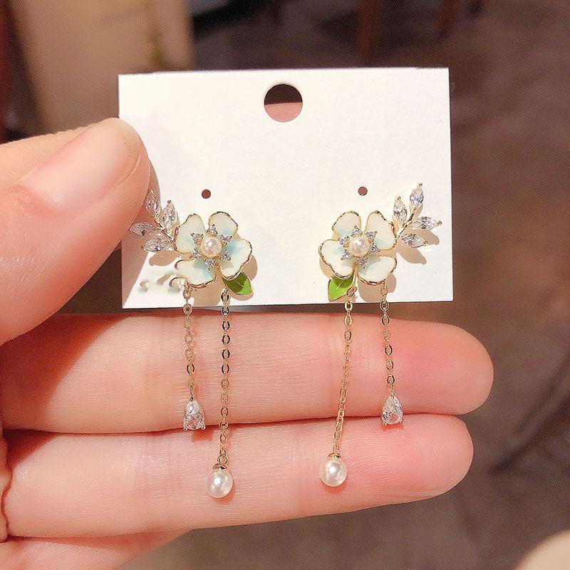 Diamond dripping oil flower pearl fringed earrings fashion temperament earrings high sense sweet light luxury earrings women
Diamond dripping oil flower pearl fringed earrings fashion temperament earrings high sense sweet light luxury earrings women