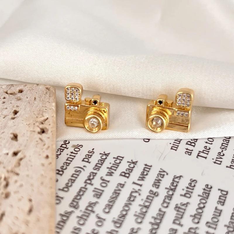 Diamond-Studded Camera Earrings: Stylish, Luxury, Innovative Niche Jewelry
Diamond-Studded Camera Earrings: Stylish, Luxury, Innovative Niche Jewelry