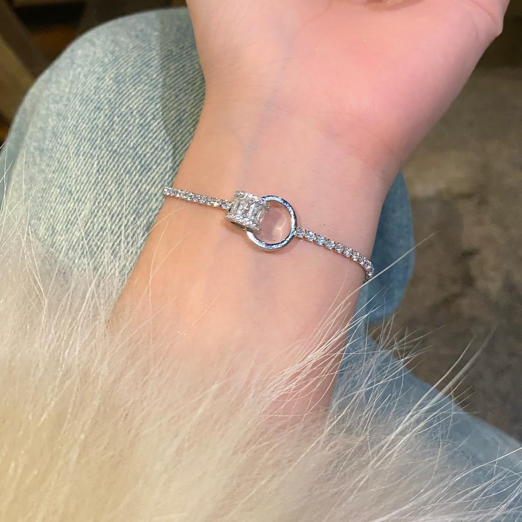 Geometric Gold Plated Zirconia Bracelet For Women With Elegant Design And Office Wear срібний
Geometric Gold Plated Zirconia Bracelet For Women With Elegant Design And Office Wear срібний