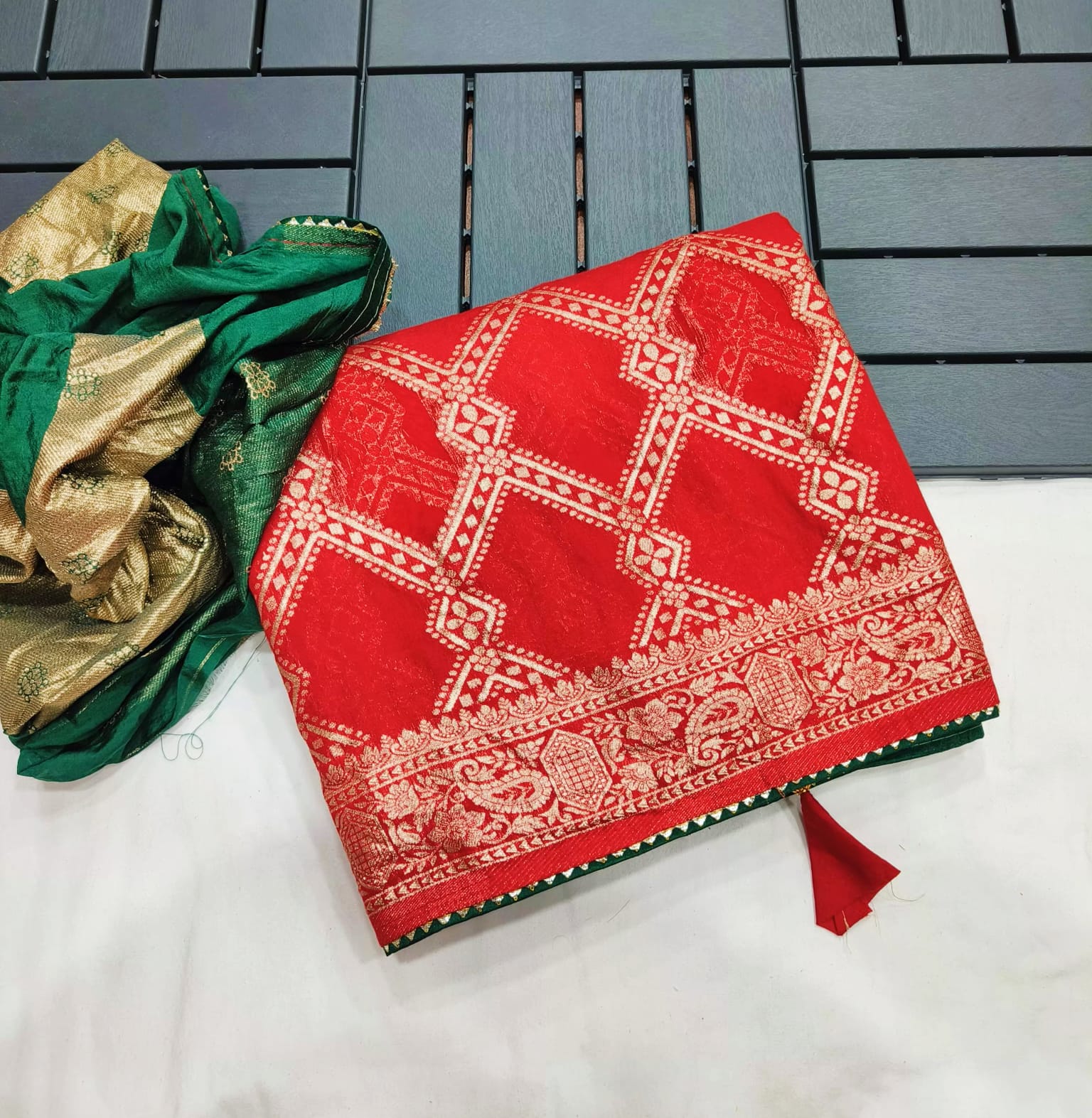 Свадебный дизайнер Новая коллекция Diwali Special Женские сари, с блузкой
Свадебный дизайнер Новая коллекция Diwali Special Женские сари, с блузкой