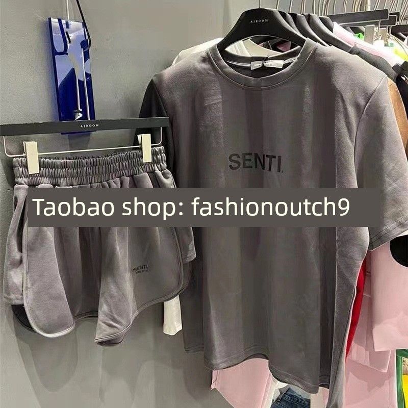 Комплект из двух предметов: шорты с коротким рукавом и принтом алфавита для спорта Grey All yards
Комплект из двух предметов: шорты с коротким рукавом и принтом алфавита для спорта Grey All yards