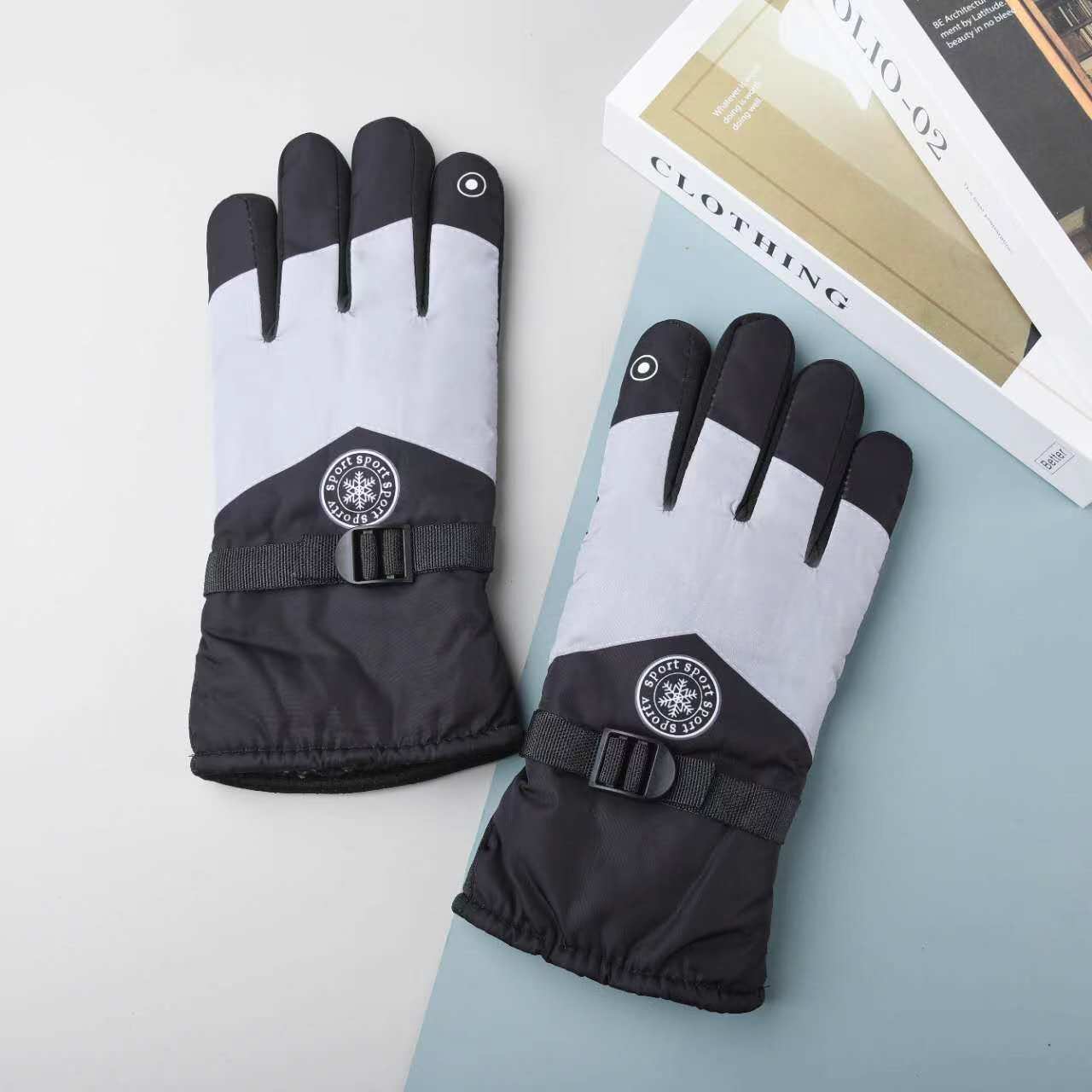 Gentlemen s Gloves Winter Velvet Thickened Warm Ski Riding Windproof Snow Gloves Printed Cycling Motorcycle Gloves High Quality Practical Daily Use average size
Gentlemen s Gloves Winter Velvet Thickened Warm Ski Riding Windproof Snow Gloves Printed Cycling Motorcycle Gloves High Quality Practical Daily Use average size