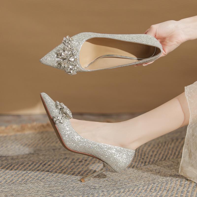 High heels are not tired of feet, silk sequins, flower shoes, thin heels, women s shoes, versatile pointed single shoes, sandals, women s summer 40 золотий
High heels are not tired of feet, silk sequins, flower shoes, thin heels, women s shoes, versatile pointed single shoes, sandals, women s summer 40 золотий