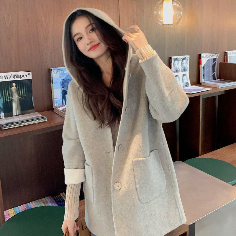 Носимый капюшон с обеих сторон, двустороннее кашемировое пальто для женщин осенью и зимой, новое свободное и облегающее шерстяное пальто, высококачественный серый цвет
Носимый капюшон с обеих сторон, двустороннее кашемировое пальто для женщин осенью и зимой, новое свободное и облегающее шерстяное пальто, высококачественный серый цвет