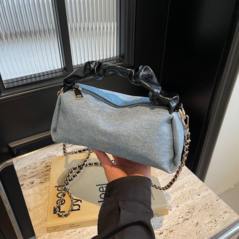 Denim bag women s summer new fashion niche design chain messenger bag pleated portable baguette bag чёрный
Denim bag women s summer new fashion niche design chain messenger bag pleated portable baguette bag чёрный