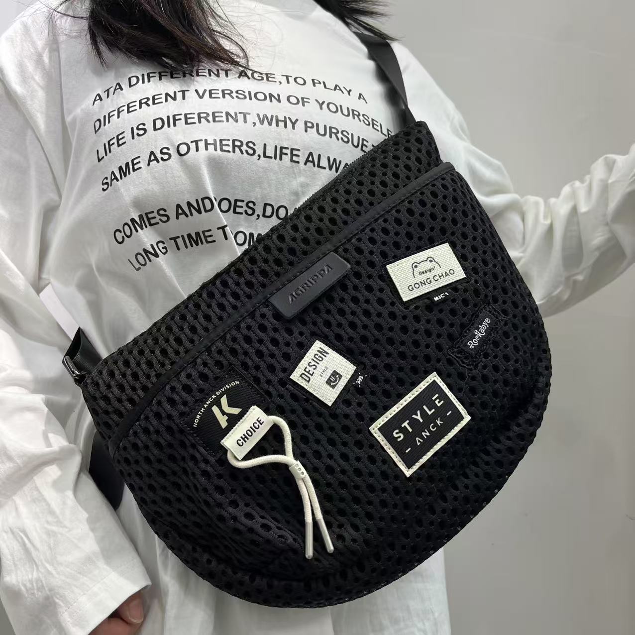Mesh Patch Simple Oblique Span Bag Personalized Lightweight Trend Shoulder Handbag чорний
Mesh Patch Simple Oblique Span Bag Personalized Lightweight Trend Shoulder Handbag чорний