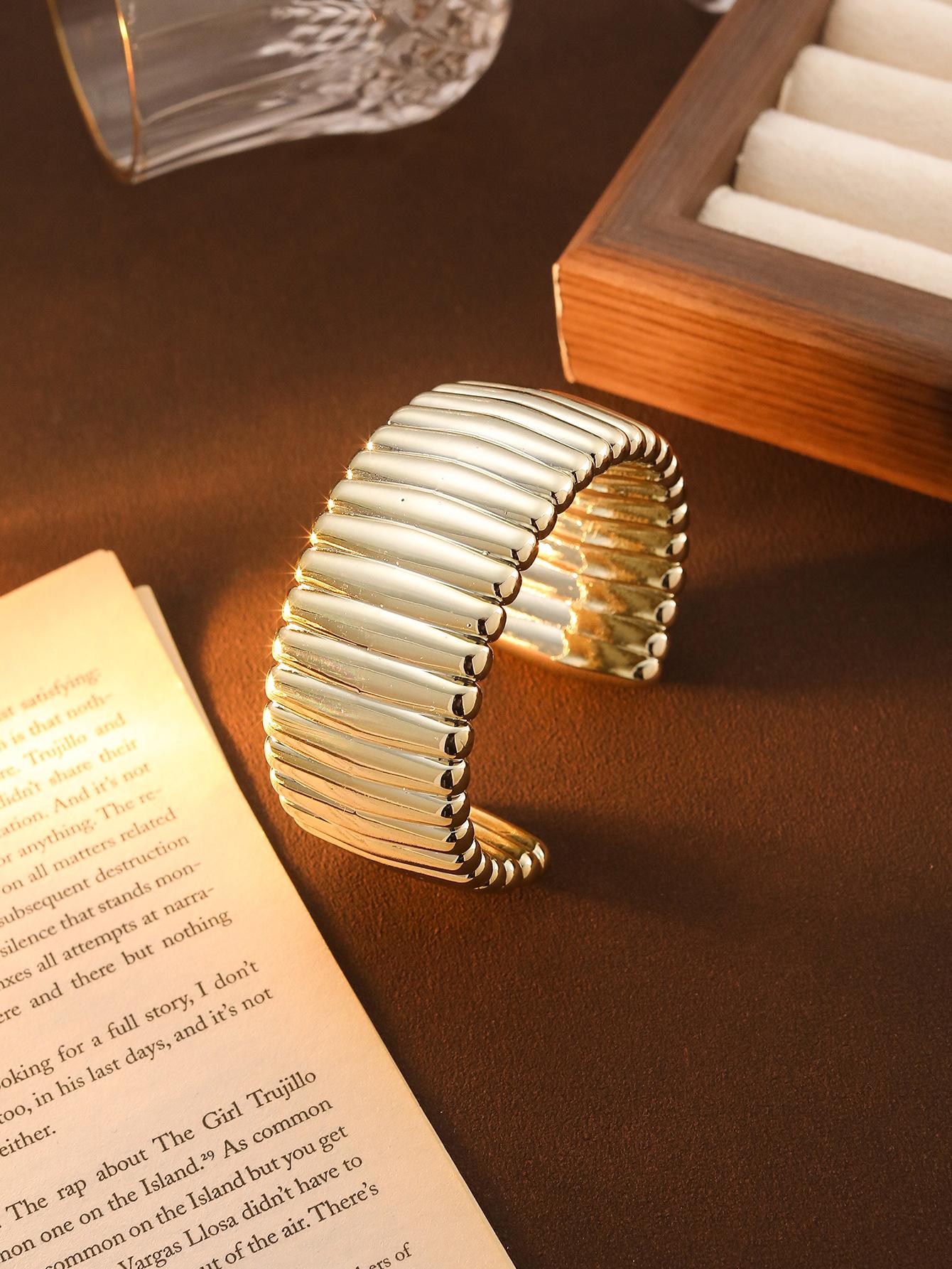 Ccb Metal Plated Wide-Sided Irregular Striped Open Bracelet Simple Wind Bracelet Fashion Bracelet
Ccb Metal Plated Wide-Sided Irregular Striped Open Bracelet Simple Wind Bracelet Fashion Bracelet