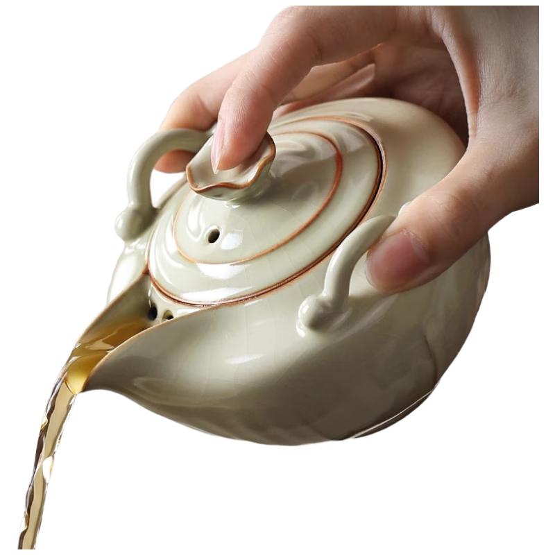 Shang Yan Fang Ru Kiln Ceramic Gaiwan Teacup
Shang Yan Fang Ru Kiln Ceramic Gaiwan Teacup