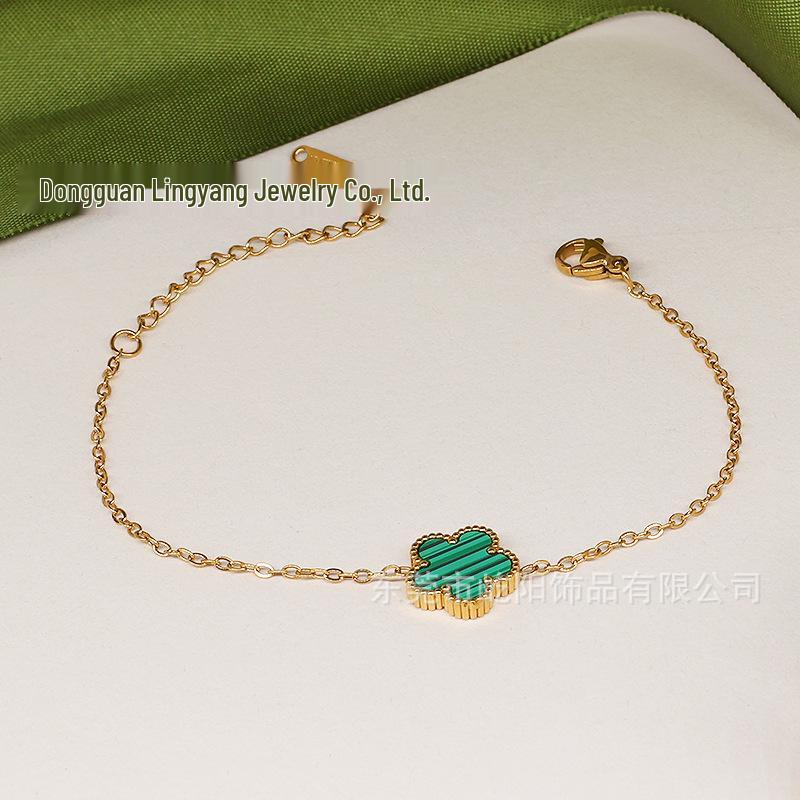 Браслет из титановой стали с цветком из пяти лепестков и клевером из перламутра - Двусторонний дизайн, не выцветает 18K
Браслет из титановой стали с цветком из пяти лепестков и клевером из перламутра - Двусторонний дизайн, не выцветает 18K