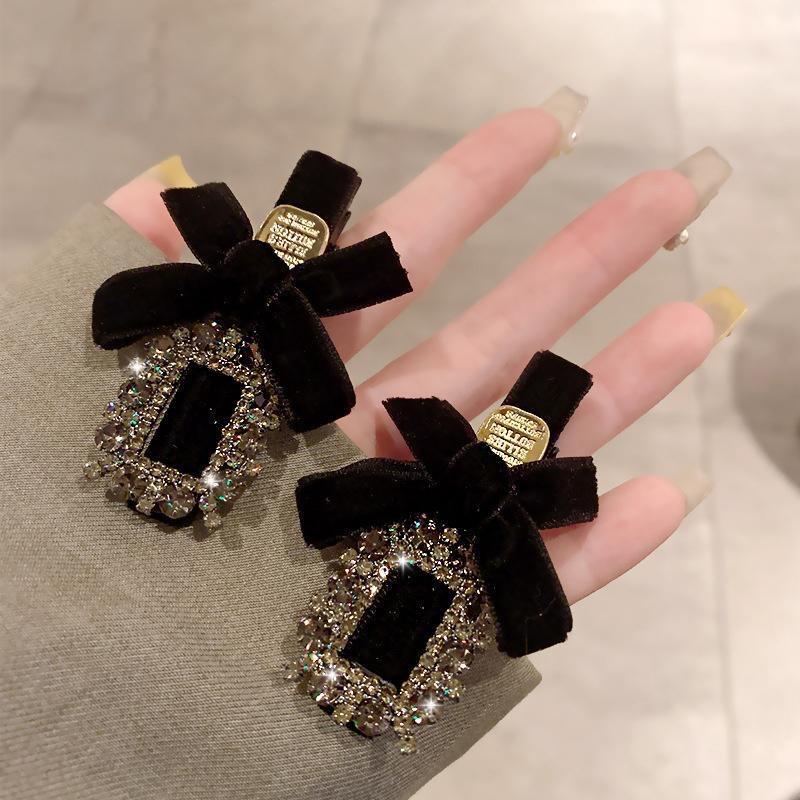 2 шт. Милые заколки для волос с бантиками и стразами для девочек, кавайные, милые головные уборы, бархатные заколки-бантики типа «утиный клюв», детские боковые заколки, заколка для челки
2 шт. Милые заколки для волос с бантиками и стразами для девочек, кавайные, милые головные уборы, бархатные заколки-бантики типа «утиный клюв», детские боковые заколки, заколка для челки