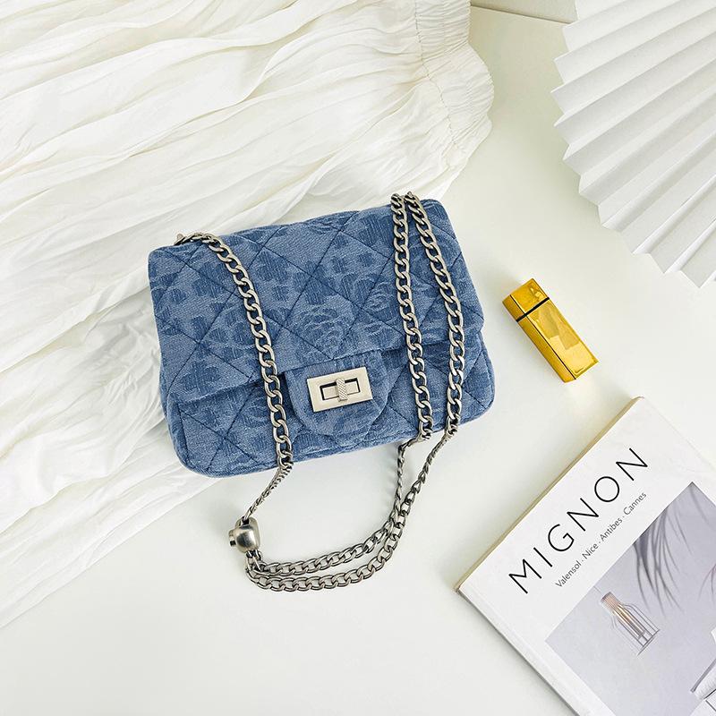 Женская сумка, новинка 2023, джинсовая квадратная маленькая квадратная сумка, модная сумка через плечо на одно плечо, маленькая сумка с ароматной цепочкой синий
Женская сумка, новинка 2023, джинсовая квадратная маленькая квадратная сумка, модная сумка через плечо на одно плечо, маленькая сумка с ароматной цепочкой синий