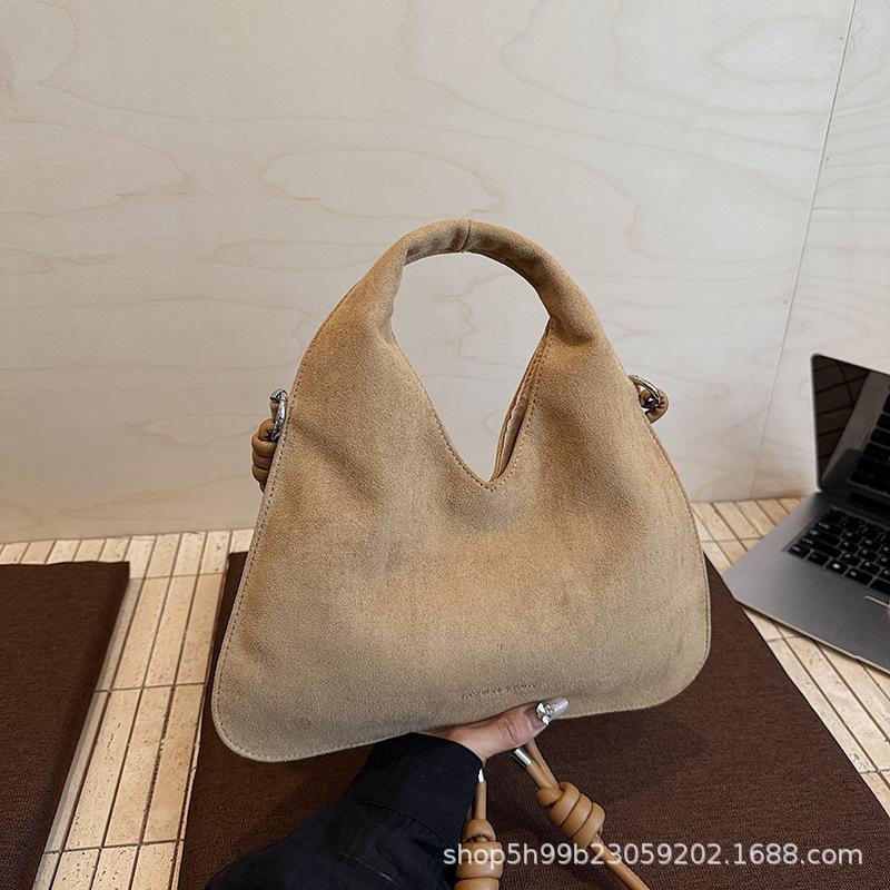 Retro texture suede large capacity bag women s new spring and summer versatile soft surface commuter shoulder messenger bag хаки
Retro texture suede large capacity bag women s new spring and summer versatile soft surface commuter shoulder messenger bag хаки