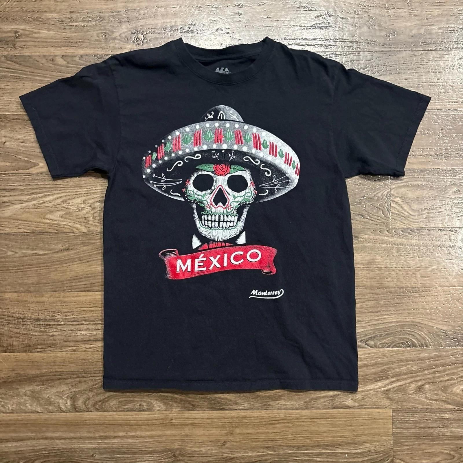 Y2K / Vintage Mexico Skull Sombrero Graphic T Shirt Made In Mexico Size Medium S
Y2K / Vintage Mexico Skull Sombrero Graphic T Shirt Made In Mexico Size Medium S