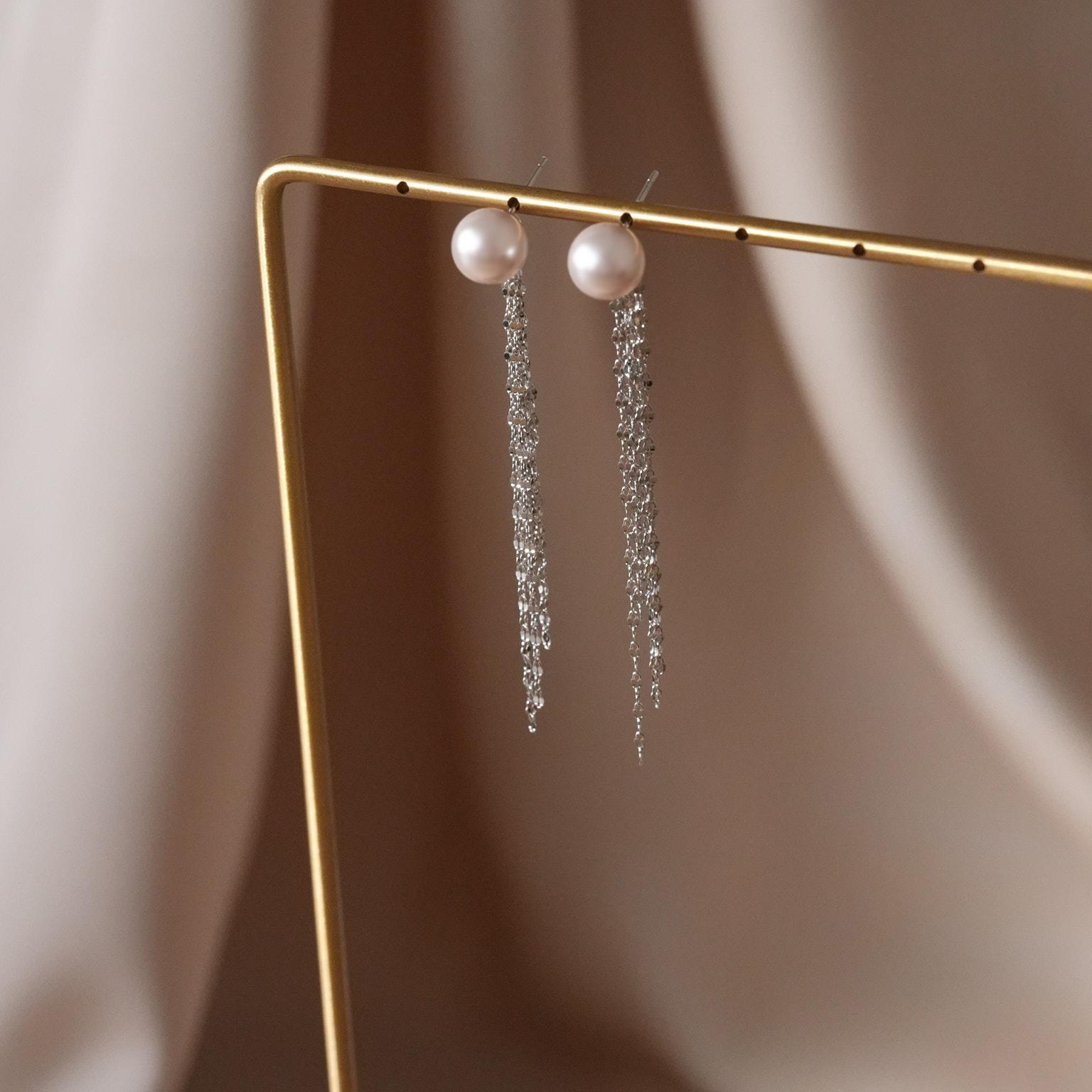 Manta rose pearl fringed earrings retro temperament stud earrings versatile light luxury personalized earrings
Manta rose pearl fringed earrings retro temperament stud earrings versatile light luxury personalized earrings