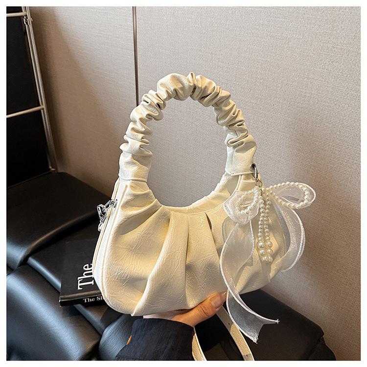 Pleated cloud bag niche simple texture underarm bag fresh and sweet trend shoulder women s bag
Pleated cloud bag niche simple texture underarm bag fresh and sweet trend shoulder women s bag