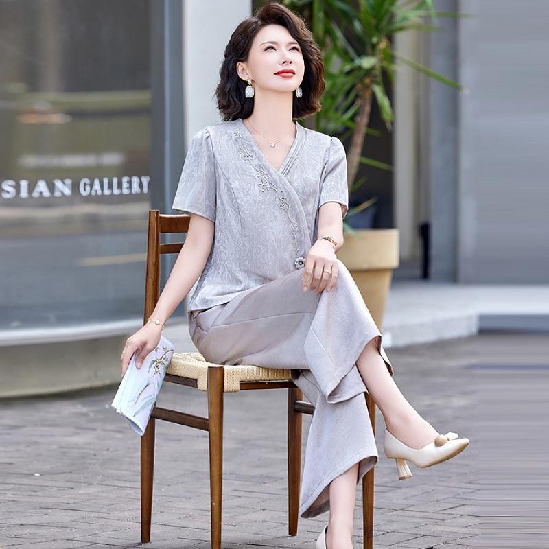 Mother s Summer T-shirt & Wide-leg Pants Set: Chinese-Style Top for Middle-Aged & Elderly Women 3XL (115-130 jin)
Mother s Summer T-shirt & Wide-leg Pants Set: Chinese-Style Top for Middle-Aged & Elderly Women 3XL (115-130 jin)