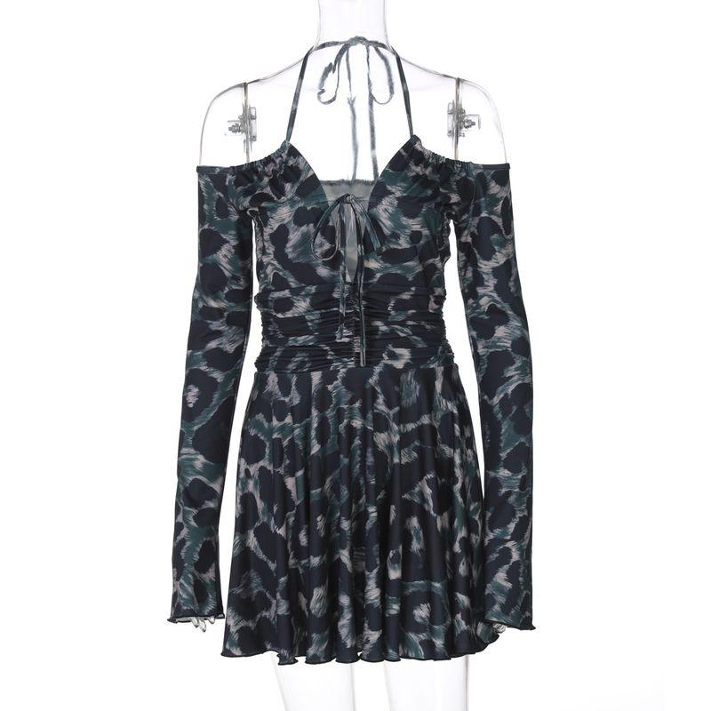 Deep V Hollow Neck Pleated Dress Deep V-neck Hollow-out Halterneck Ruched Dress Leopard print S
Deep V Hollow Neck Pleated Dress Deep V-neck Hollow-out Halterneck Ruched Dress Leopard print S