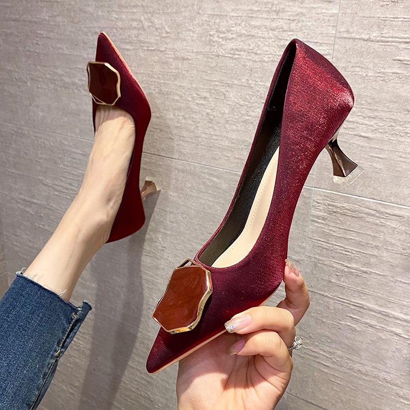 -White high heels women s pointed new satin wedding shoes red bridal stiletto shoes 40
-White high heels women s pointed new satin wedding shoes red bridal stiletto shoes 40