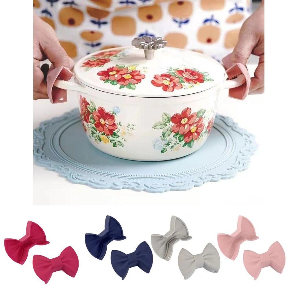2Pcs Non-slip Cooking Oven Glove Anti Scald Finger Protector Kitchen Gadgets Bowknot Pot Clip Plate
2Pcs Non-slip Cooking Oven Glove Anti Scald Finger Protector Kitchen Gadgets Bowknot Pot Clip Plate
