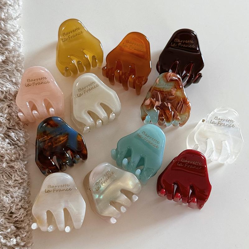 1pc cute small bone clip in gold, small side hair grab clip, vintage acetate temperament front hair bangs eight-character clip.
1pc cute small bone clip in gold, small side hair grab clip, vintage acetate temperament front hair bangs eight-character clip.