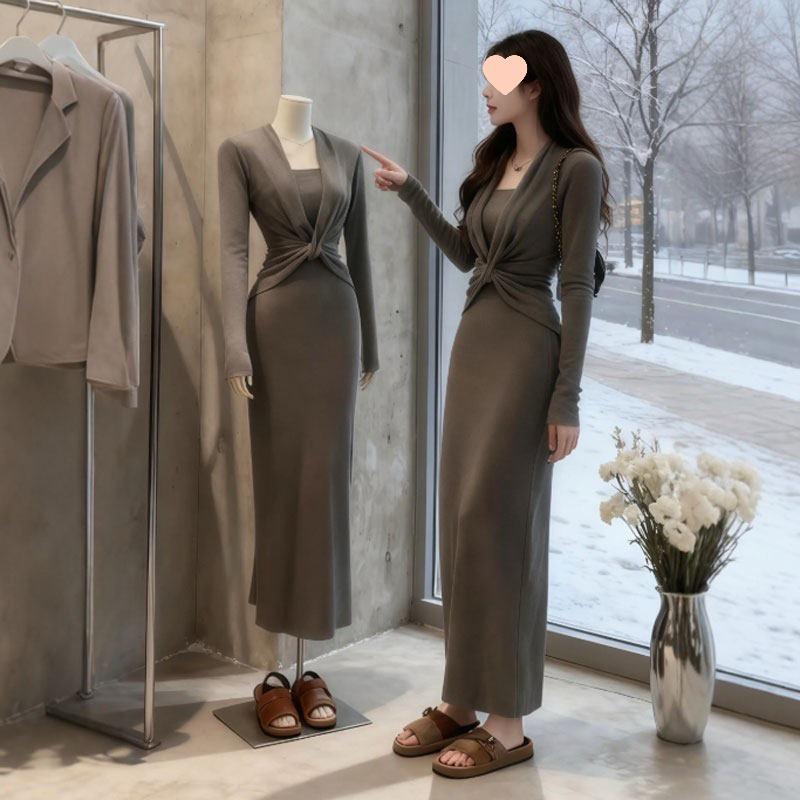 Women s Designer Elegant V-Neck Twisted Dress, Slim Waist, Layering Bodycon Long Skirt for Autumn & Winter XL
Women s Designer Elegant V-Neck Twisted Dress, Slim Waist, Layering Bodycon Long Skirt for Autumn & Winter XL
