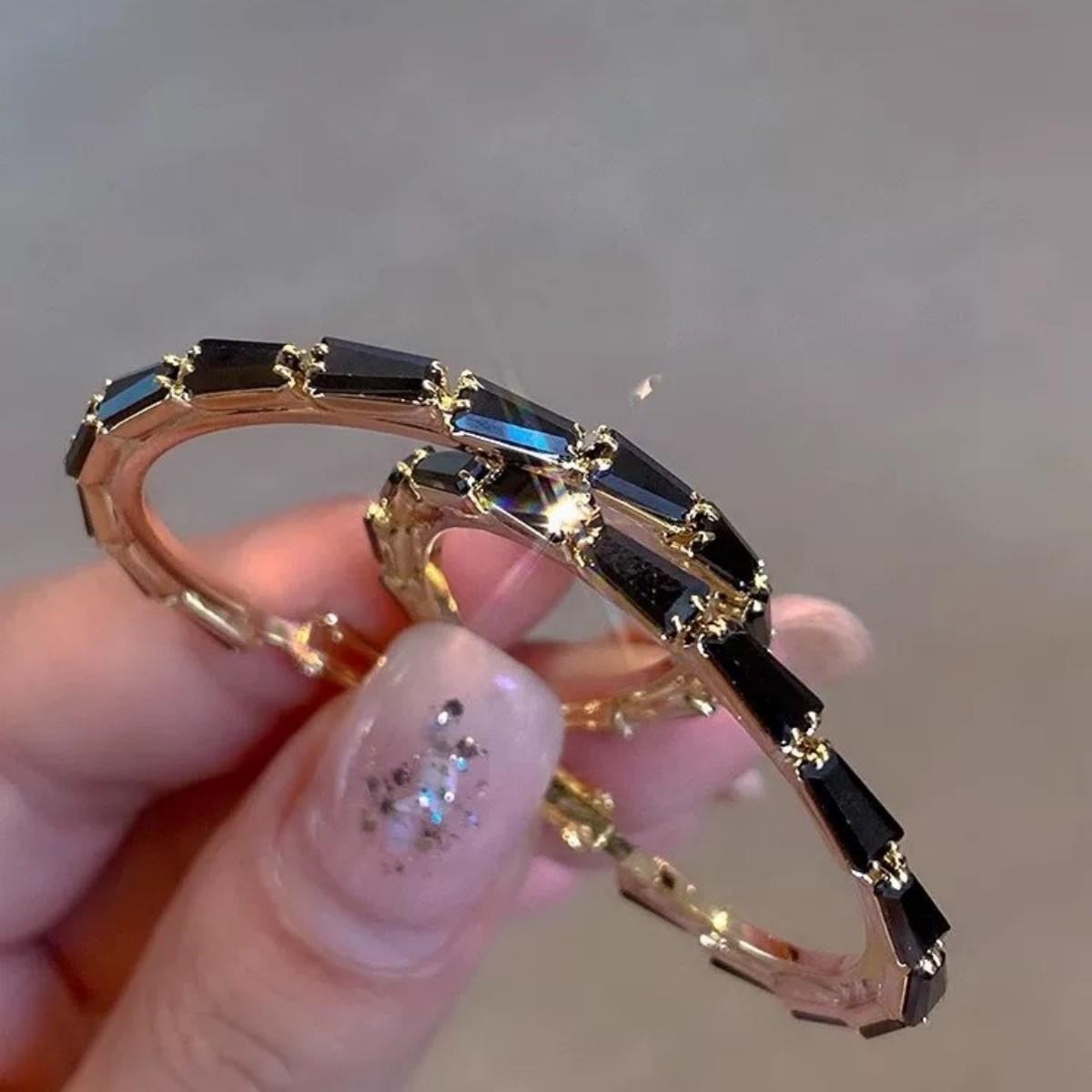 ZAKOL Trendy Buling Baguette Zircon Big Hoop Earrings For Women Shiny Crystal Gold Color Earring Party Everyday Zircon
ZAKOL Trendy Buling Baguette Zircon Big Hoop Earrings For Women Shiny Crystal Gold Color Earring Party Everyday Zircon