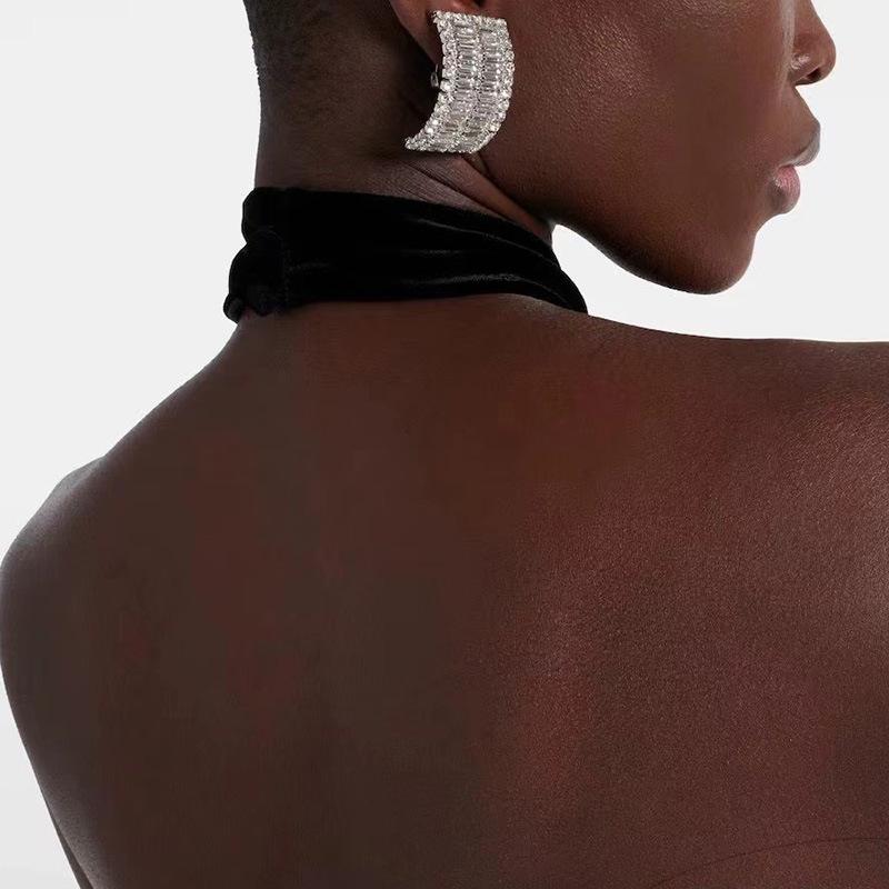 Stepped Round Diamond Zircon Earrings Simple And Fashionable Temperament High-end Earrings For Women
Stepped Round Diamond Zircon Earrings Simple And Fashionable Temperament High-end Earrings For Women