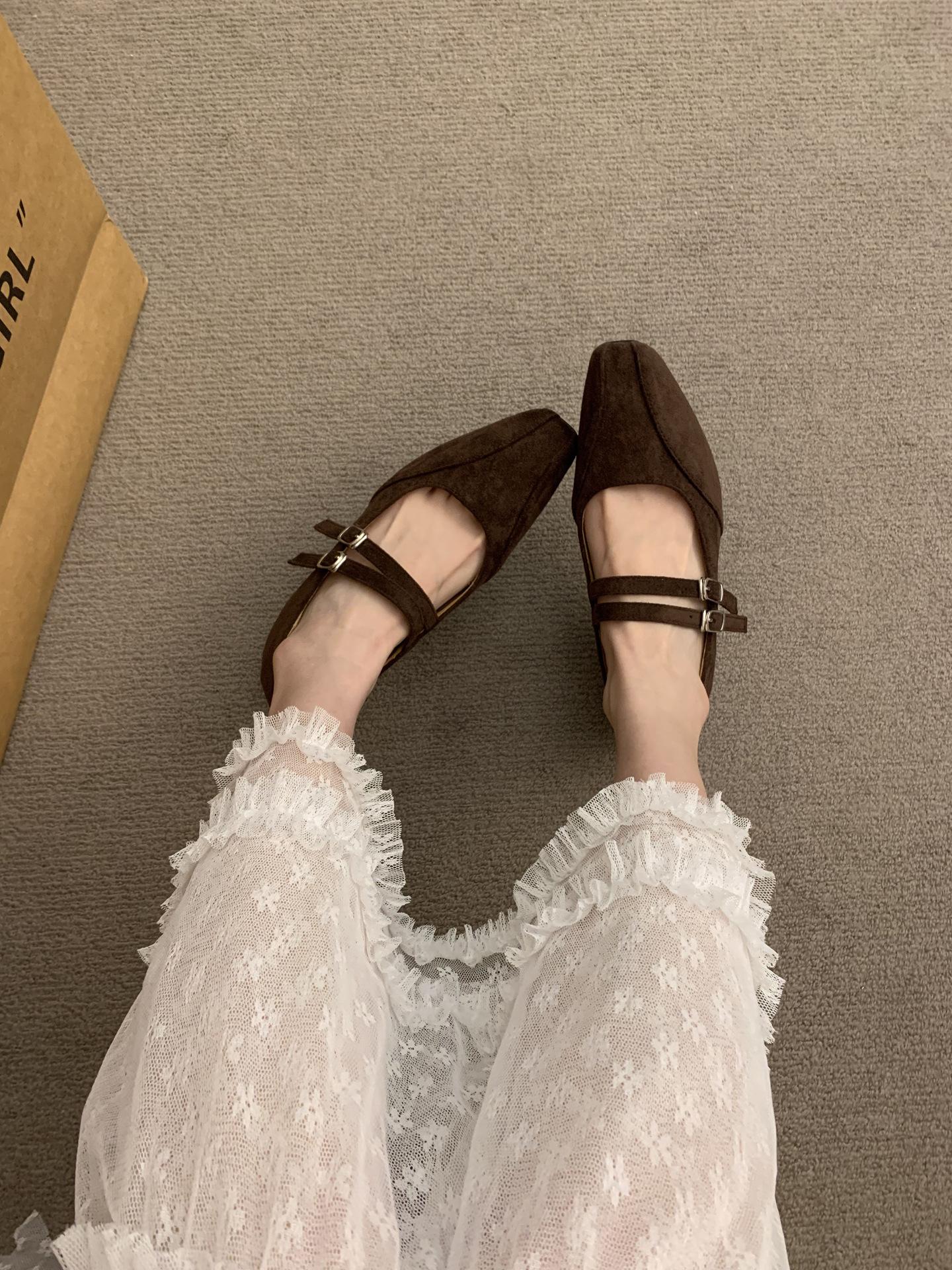 French retro square head inner heightened slope heel Mary Jane women s shoes are beautiful with skirt black suede commuter shoes 40
French retro square head inner heightened slope heel Mary Jane women s shoes are beautiful with skirt black suede commuter shoes 40