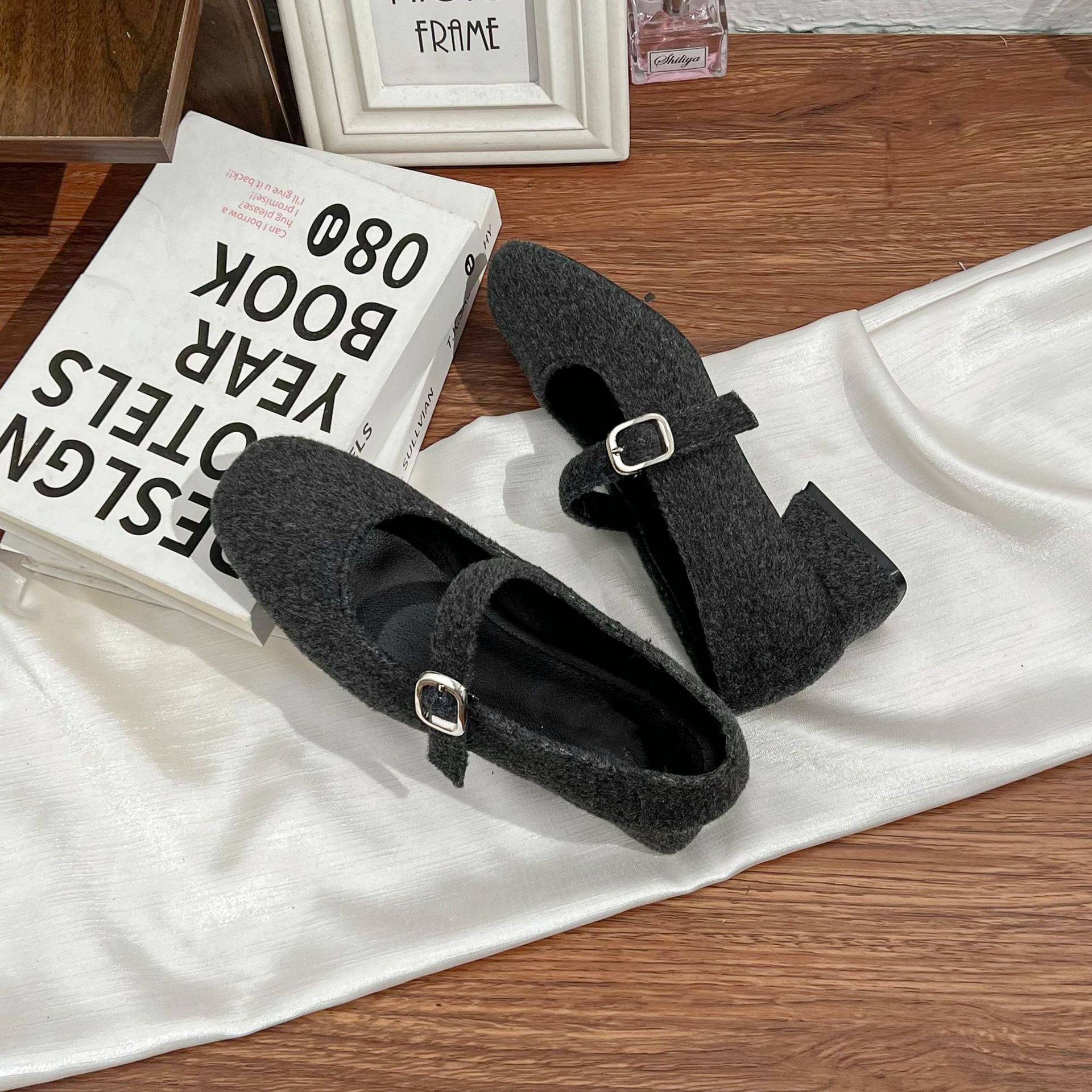 2025 new high heels women wear high-end thick heel Mary Jane shoes women 2025 French shallow mouth single shoes women 35
2025 new high heels women wear high-end thick heel Mary Jane shoes women 2025 French shallow mouth single shoes women 35