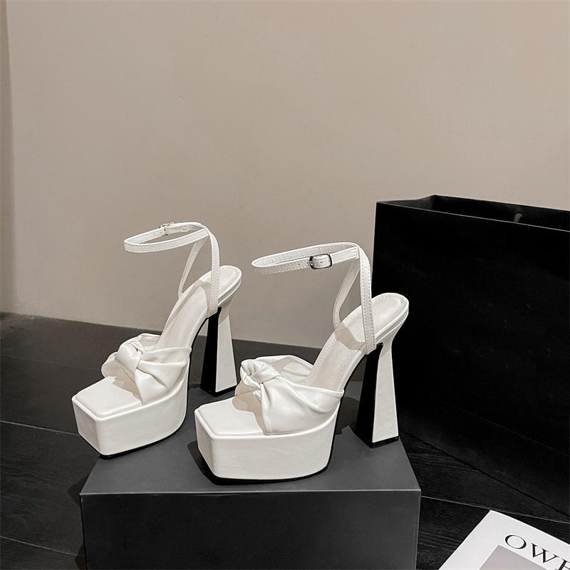 Новые сандалии с квадратным носком, плиссированной кожей и бантом-бабочкой для женщин, банкетная вечеринка, туфли на высоком каблуке, ремешок с пряжкой на щиколотке, платформа 39 белый
Новые сандалии с квадратным носком, плиссированной кожей и бантом-бабочкой для женщин, банкетная вечеринка, туфли на высоком каблуке, ремешок с пряжкой на щиколотке, платформа 39 белый