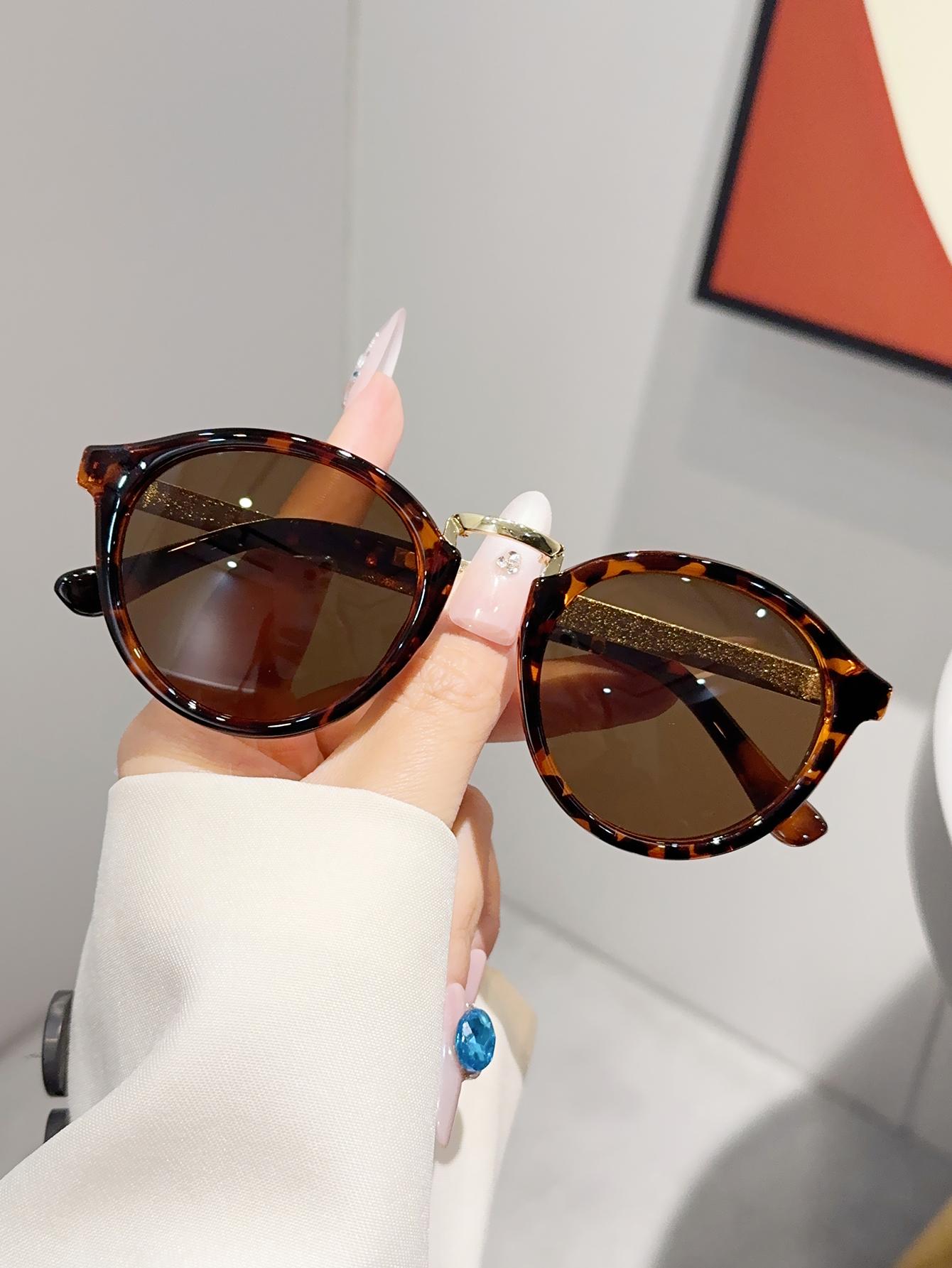 1Pc High-End Round-Frame Women s Sunglasses, Uv Protection, Versatile for Commuting, Street Photography, and Vacation
1Pc High-End Round-Frame Women s Sunglasses, Uv Protection, Versatile for Commuting, Street Photography, and Vacation