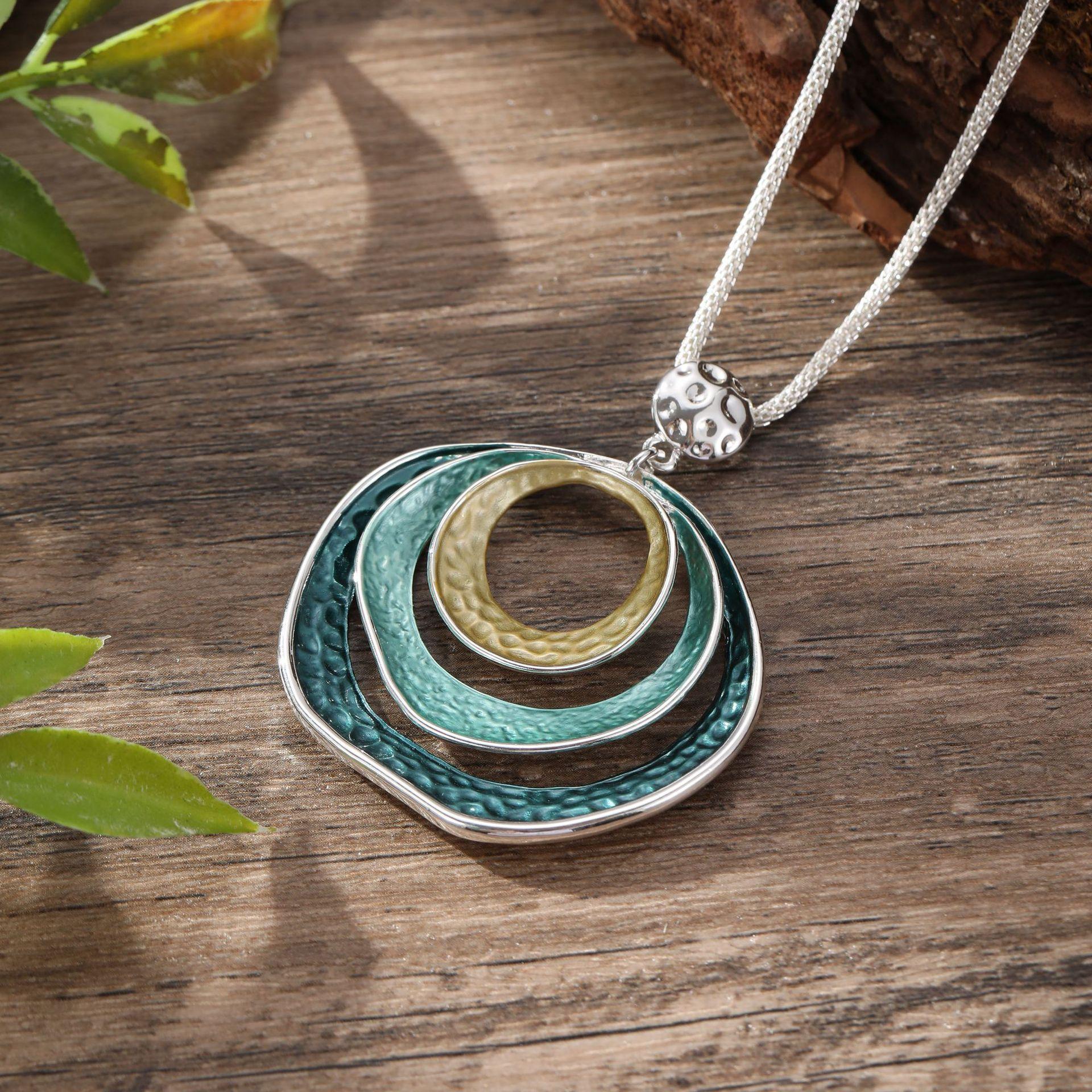 Эмалевая геометрическая полая подвеска-кольцо, преувеличенное геометрическое круглое женское ожерелье высокого класса
Эмалевая геометрическая полая подвеска-кольцо, преувеличенное геометрическое круглое женское ожерелье высокого класса