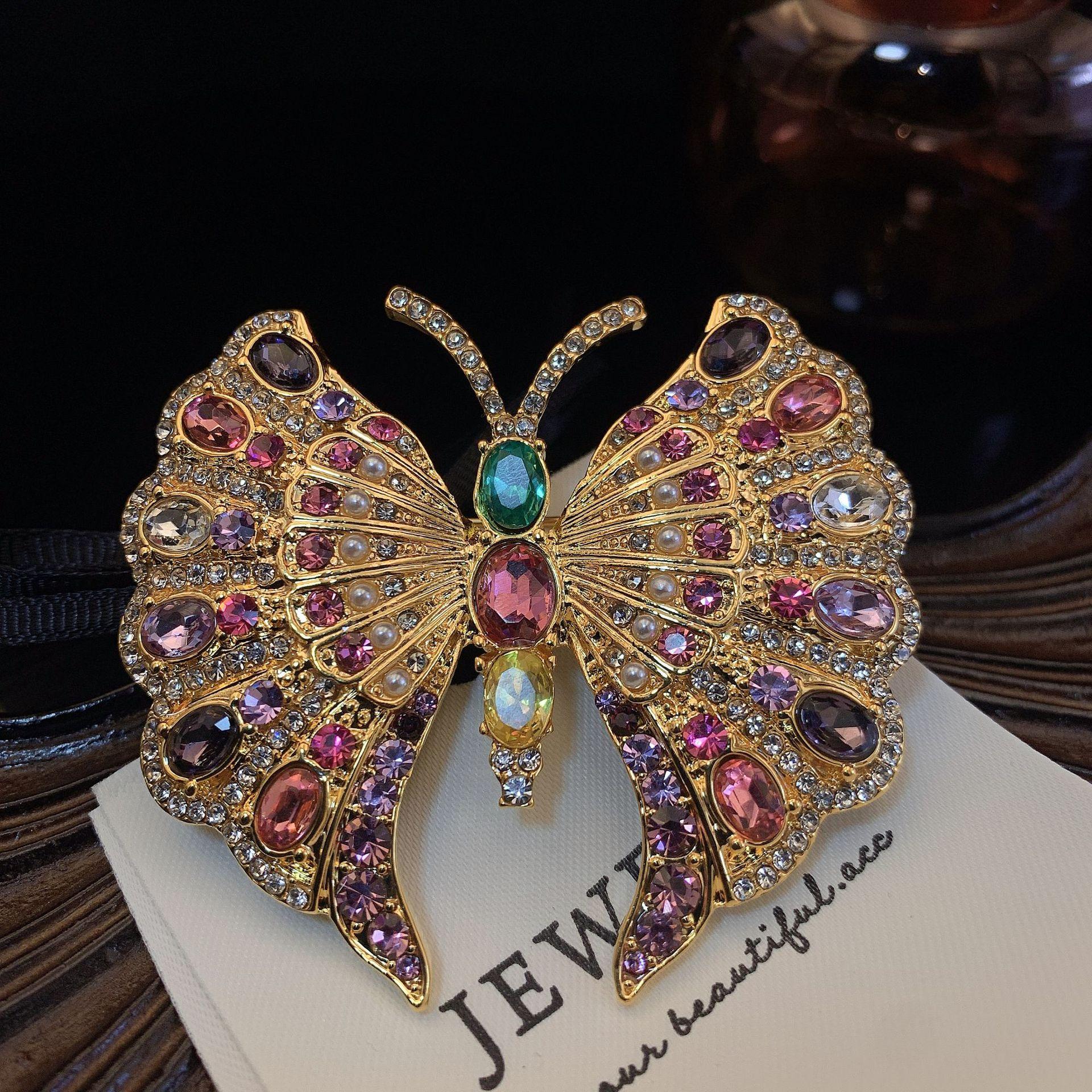 Women Men Classic Heavy Industry Crystal Butterfly Gorgeous Brooches Pins Vintage Unisex Middle Design Exquisite Insect Badges
Women Men Classic Heavy Industry Crystal Butterfly Gorgeous Brooches Pins Vintage Unisex Middle Design Exquisite Insect Badges