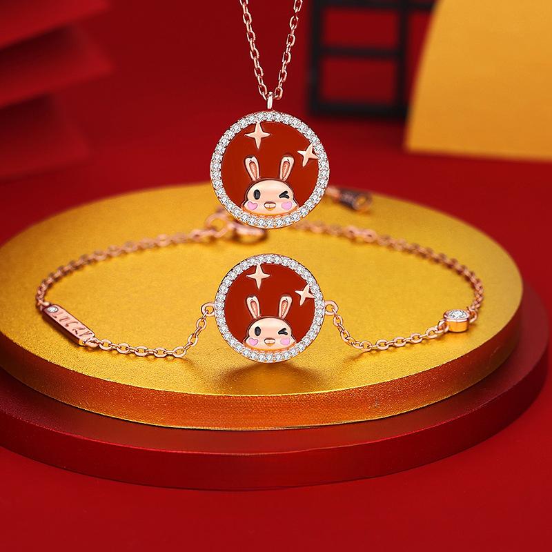 Original Mengqu Star Rabbit Agate Bracelet Women s Niche Guochao Light Luxury Transshipment Jewelry for Girlfriends
Original Mengqu Star Rabbit Agate Bracelet Women s Niche Guochao Light Luxury Transshipment Jewelry for Girlfriends