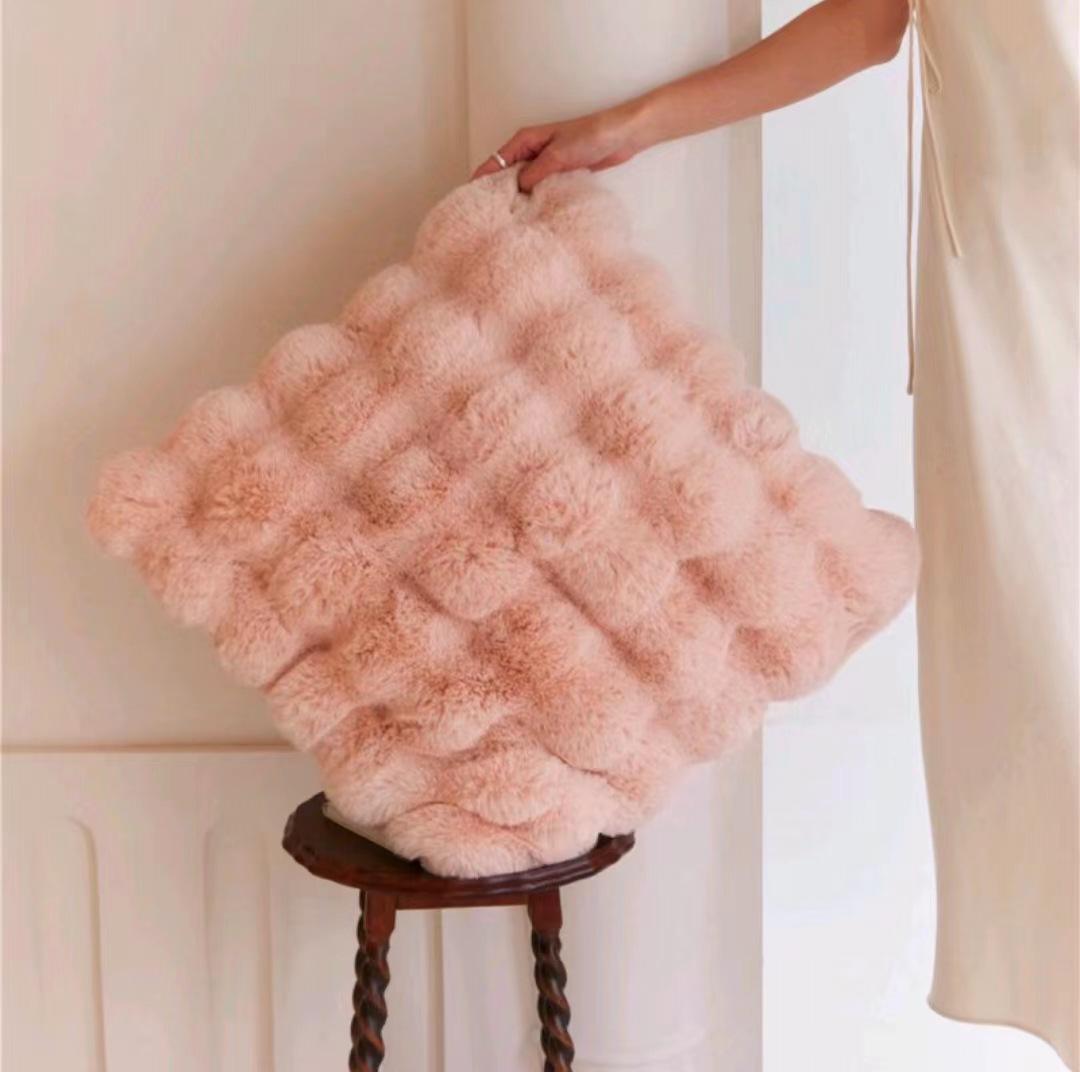 Чехол для подушки Nordic Luxury Solid Color Faux Rabbit Fur для дивана в спальне и гостиной 35x50 cm
Чехол для подушки Nordic Luxury Solid Color Faux Rabbit Fur для дивана в спальне и гостиной 35x50 cm
