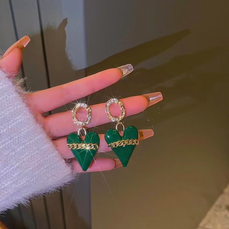 S925 Chinese Style Green Heart Chain Earrings, Super Fairy Cute, Versatile Girlish Studs
S925 Chinese Style Green Heart Chain Earrings, Super Fairy Cute, Versatile Girlish Studs