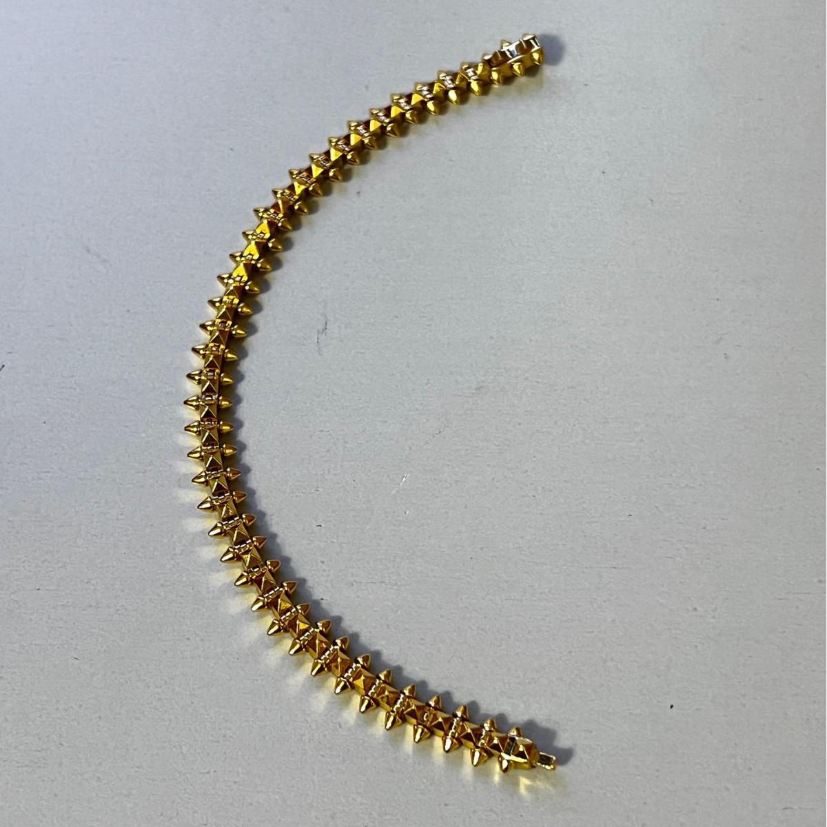 Cross-border V Gold Bullet Rivet Light Luxury Fashion Bracelet Size 19 золотий
Cross-border V Gold Bullet Rivet Light Luxury Fashion Bracelet Size 19 золотий