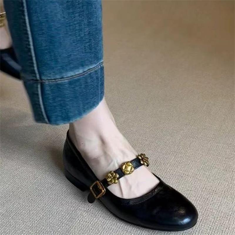 Французские туфли Мэри Джейн с ремешком на одной пуговице, женские, 2025, осенние, с открытым подъемом, на низком каблуке, универсальные, с темпераментом, в стиле ретро, с круглым носком, для улицы, одинарные туфли 40 чёрный
Французские туфли Мэри Джейн с ремешком на одной пуговице, женские, 2025, осенние, с открытым подъемом, на низком каблуке, универсальные, с темпераментом, в стиле ретро, с круглым носком, для улицы, одинарные туфли 40 чёрный