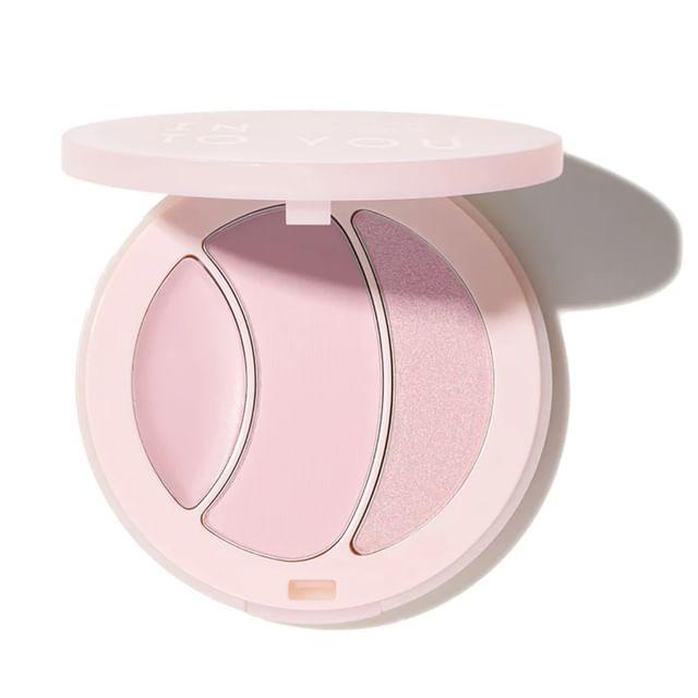 INTO YOU - Multi-Functional Highlight Palette - 3 Colors H03 Coastline - 8g
INTO YOU - Multi-Functional Highlight Palette - 3 Colors H03 Coastline - 8g