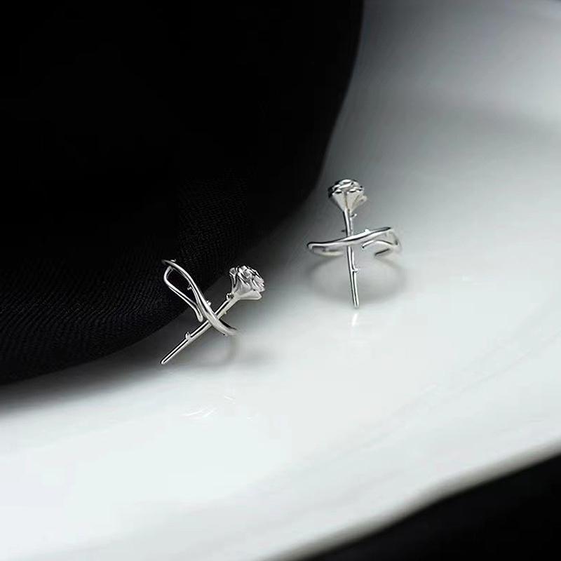 Трендовые серьги с цветком розы, клипсы для ушей, серьги-каффы без пирсинга для женщин и девочек серебряный
Трендовые серьги с цветком розы, клипсы для ушей, серьги-каффы без пирсинга для женщин и девочек серебряный