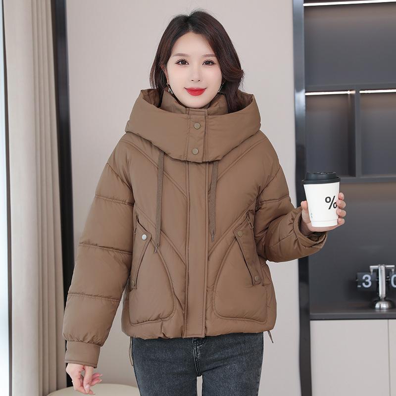 Модная короткая пуховая хлопковая куртка с капюшоном для женщин 2025 зима новая, омолаживающая, стройнящая, универсальная утолщенная стеганая куртка XXXL
Модная короткая пуховая хлопковая куртка с капюшоном для женщин 2025 зима новая, омолаживающая, стройнящая, универсальная утолщенная стеганая куртка XXXL