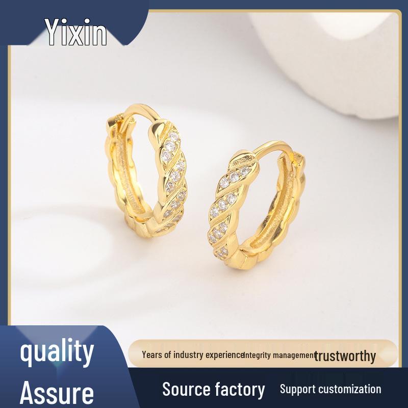 S925 Sterling Silver Rhombus Pattern Geometric Earrings with Gold Diamond-Set Cuffs – Trendy Style. золотой
S925 Sterling Silver Rhombus Pattern Geometric Earrings with Gold Diamond-Set Cuffs – Trendy Style. золотой